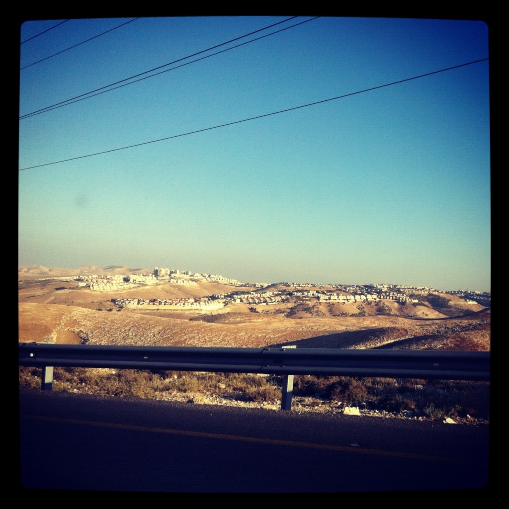 La colonie de Maale Adumim, une des plus importantes de Cisjordanie.
www.merblanche.com al rights reserved